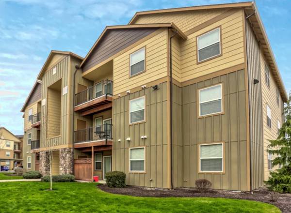 $1,695 / 2br - Aire acondicionado en algunas | Lavadora y secadora de tamaño completo, unidad apta para gatos (West Salem)63660428799361123