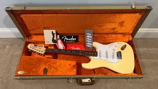 Fender malmsteen strat guitar near mint yjm 1