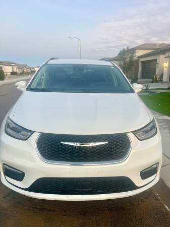 2022 Chrysler Pacifica L 1