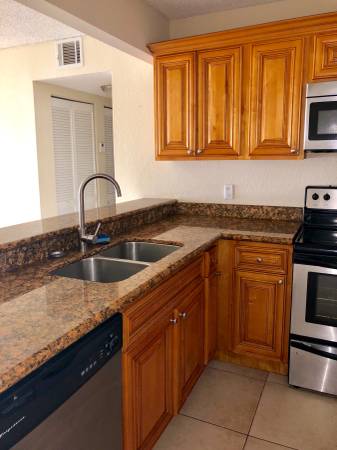 $1,900 / 2br - FREE Locating service Tiled 2/2 free water CALL today (WEST PALM BEACH)64049277203715121