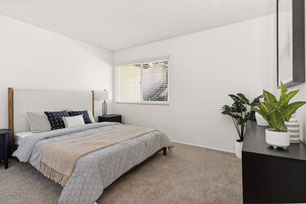 $3,885 / 3br - 1308ft2 - Despensa, Mantenimiento en el lugar con servicio de guardia las 24 horas, Techos Altos (645 Hampshire Rd, Westlake Village, CA)63800403099523123