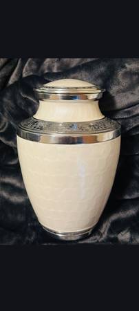 Silver and ballet white urn 1