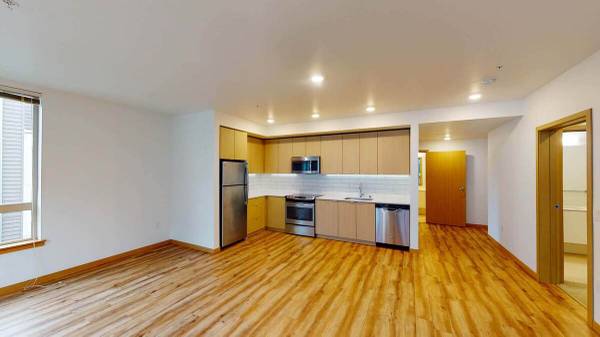 $2,510 / 2br - 975ft2 - 2nd Floor 2x2 w Large Windows and Tons of Natural Light (Seattle)63870756883971120