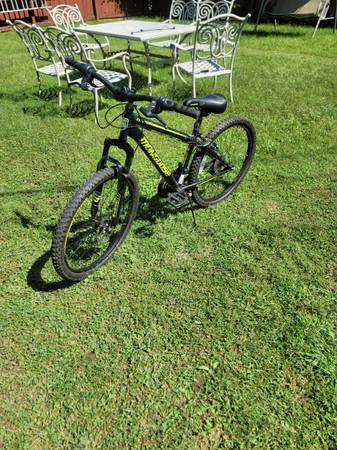 Moongoose Excursion 24" 21-Speed (Retail $215) 1