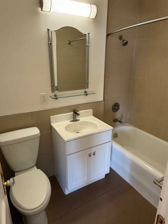 $4,045 / 1br - Top floor spacious Updated Bright 1BR/1BA Laundry In Unit View! (nob hill)64000755343490123