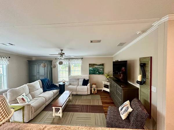 $119,000 / 2br - Located in a Beautiful 55 + Community 2 Bedroom 2 Bathroom Home (Pelican Bay, Micco)63923417548035124