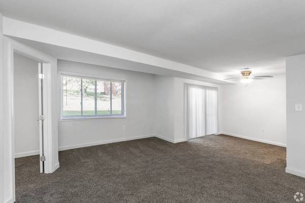 $1,000 / 1br - 925ft2 - MOVE IN NOW !! ONE BEDROOM/DEN (LAUREL)63896033383938120