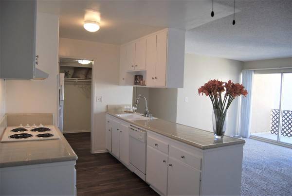$2,075 / 1br - 840ft2 - Full appliance package, Breakfast bar, Clubhouse (Chatsworth Ca located in the North, West side of the SF)63668271217025120