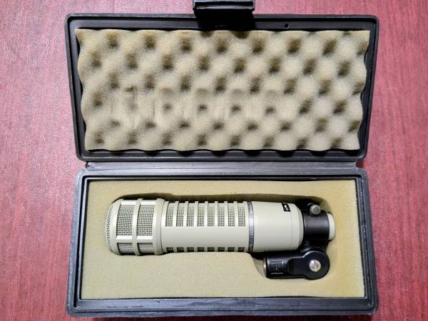 Electro-Voice RE20 in like new condition 1