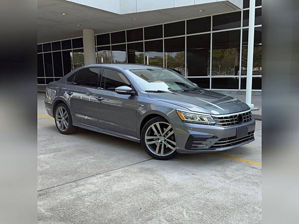 2018 Volkswagen Passat 2.0T R-Line Sedan 4D - $10890.0063622206017921121
