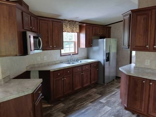 $2,099 / 2br - 950ft2 - 19 Blueberry Hill Park (Charlestown, NH)63656294761217123