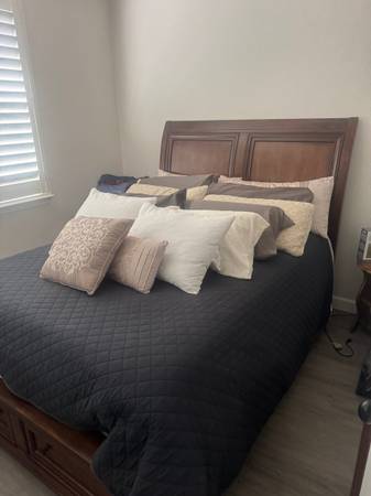 Edgewater Room Available 1