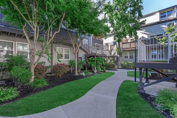 $2,260 / 1br - 670ft2 - Bark Park, Easy Access to Freeways, Oven/Stove (concord / pleasant hill / martinez)63879905585923121