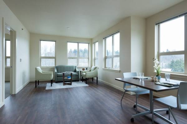 $1,094 / 1br - 567ft2 - FALL IN LOVE WITH OUR SPECIALS (12531 NE 124th St, Kirkland, WA)63929304153859120