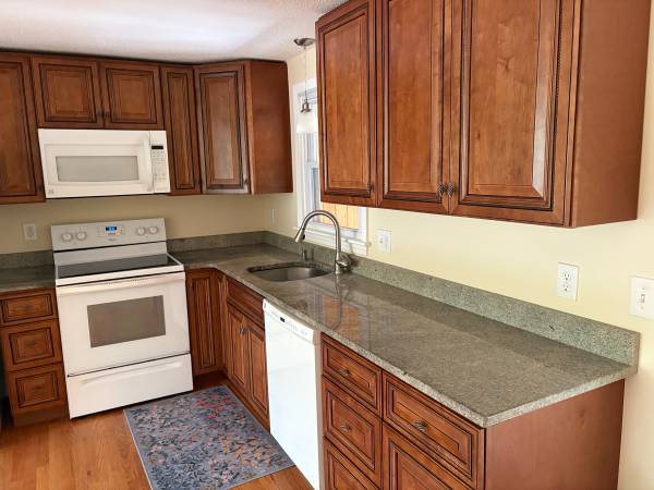 $2,100 / 2br - 1800ft2 - casa de 2 habitaciones y 1 baño en alquiler (Derry NH)63655287465219122