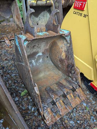 18" Kobelco SK30SR Mini Excavator Bucket 1