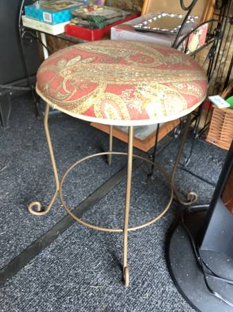Beautiful Metal Paisley Cushioned Stool 1