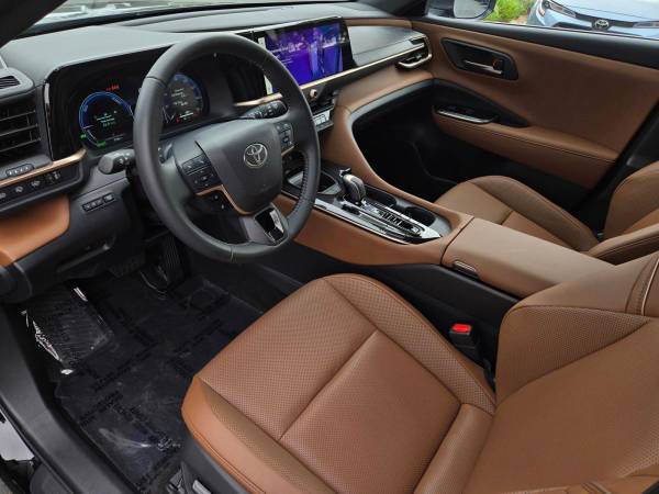 2026 Toyota Crown Signia XLE - Photo 8
