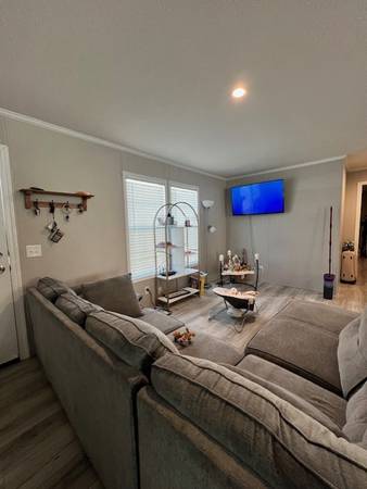 $114,000 / 4br - 1440ft2 - 470 Adler Ave. - Mobile/Manufactured Home For Only $114,000! (CSV - HAMILTON)64051688363778121