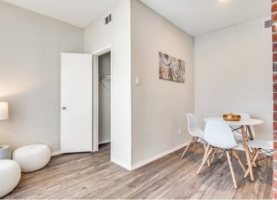 $1,190 / 1br - 822ft2 - 1B/1B, 24 hour Fitness Center, Two Sparkling Blue s (1400 Esters Rd, Irving, TX)63796476852611122