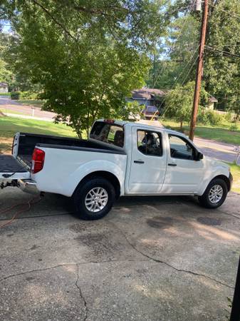 Camioneta Nissan Frontier de cuatro puertas 2016 - $8,500 (Jonesboro)63620450170243124