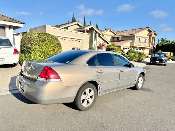 2006 Chevy Impala funciona perfectamente, 150,000 millas - $2,500 (Fountain Valley)63470773865345123