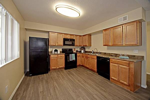 $1,325 / 2br - 750ft2 - BBQ/Picnic Area, Air Conditioner, Laundry Facilities, Ceiling Fan64024989124098123