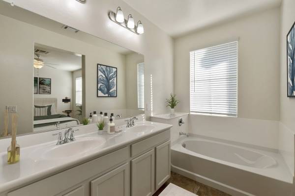 $1,959 / 3br - 1410ft2 - Gorgeous Townhome Available in Mesa! Pet Friendly, In-Unit Laundry! (529 S Hawes Rd, Mesa, AZ)64024825753603120