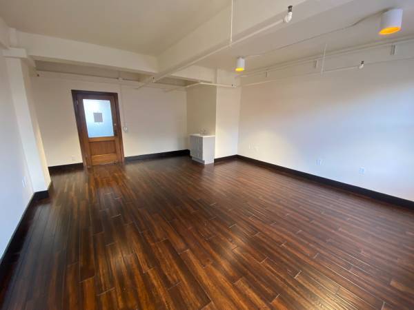 $969 / 359ft2 - Herald #212 - Newly Remodeled Downtown Bellingham Office with Sink (Bellingham)64213543994370123
