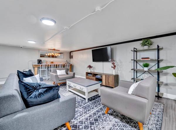 $1,399 / 1br - Pet Friendly - AC Included! | Onsite Laundry Room, Onsite Garages (Beaverton)64039061160835122