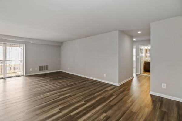 Laundry Facilities, On-Site Management, Patio/Balcony 1