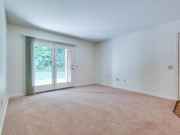 $735 / 3br - 925ft2 - Reserve Your New Home, Pet Friendly Community, Kitchen Serving Counter (Chillicothe)63659984838147122