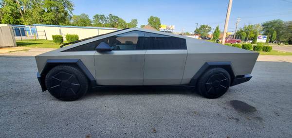 2024 TESLA CYBERTRUCK Foundation Series - $79,995 (Columbus)63478026254977122