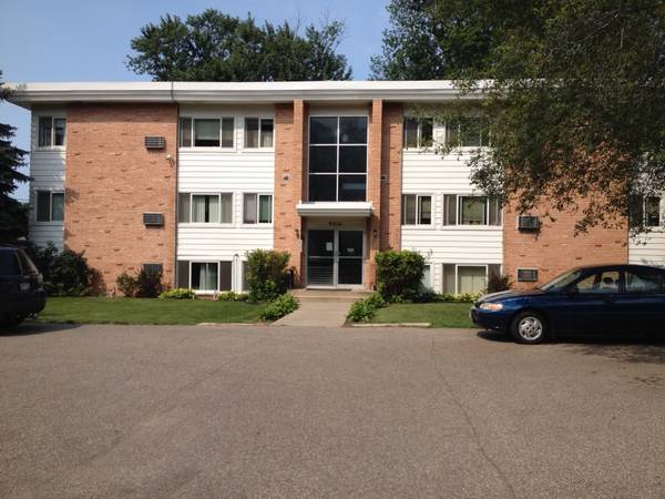 $1,125 / 1br - 750ft2 - $1,125.00 Large 1 Bedroom in Bloomington - Heat Included! (Bloomington)64048422523138120
