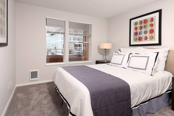 $2,195 / 2br - 893ft2 - Nuevo lavadora y secadora en la unidad, En la línea de autobús, Patio o balcón (West Seattle)63850639094147121