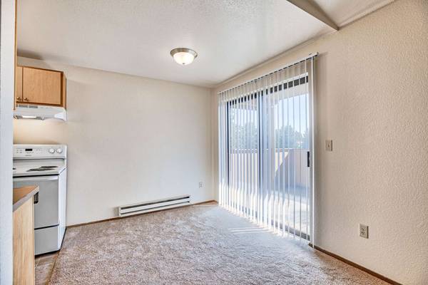 $1,241 / 1br - 676ft2 - WE LOVE OUR PETS!! Great Community for Animal-Lovers! (Tacoma)63786614166531124