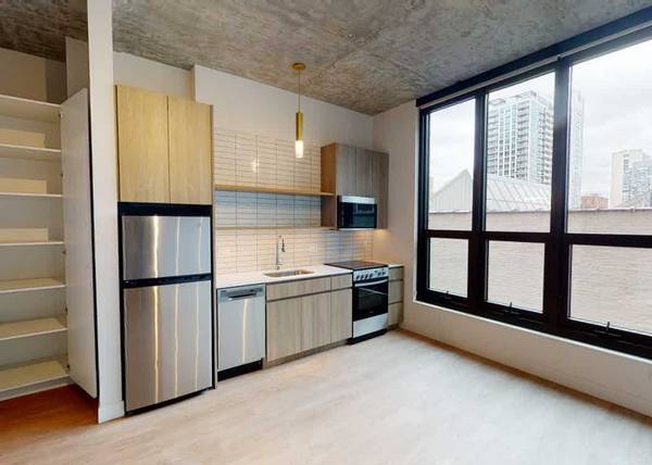 $2,338 / 1br - Terrific River North Convertible 1 Bedroom with In Unit Laundry! (River North)63918294340482121