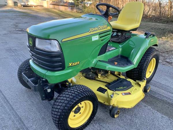 John Deere X585 Garden Tractor 1