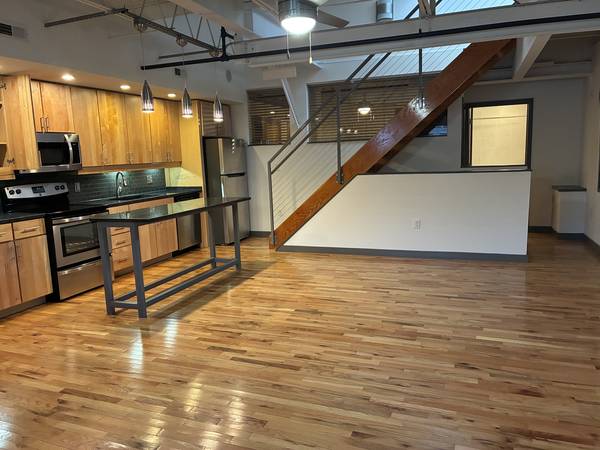 $2,170 / 2br - 1296ft2 - Have your own private rooftop deck in Manchester with HUGE CLOSETS! (Manchester)64027111384321120