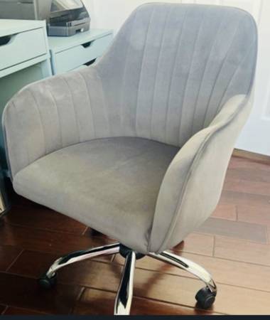 Aniya Grey Office Chair 1