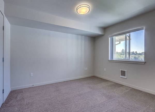 $1,701 / 1br - Built-In Microwave, Extra Storage Space Available, Game Room (2203 172nd Street NE, Marysville, WA)63814684057857122