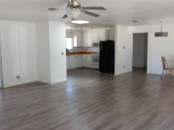 $289,500 / 3br - Casa en Clearlake CA 3 habitaciones 2 baños. 1560 pies cuadrados (condado de Lake)64141643462275121