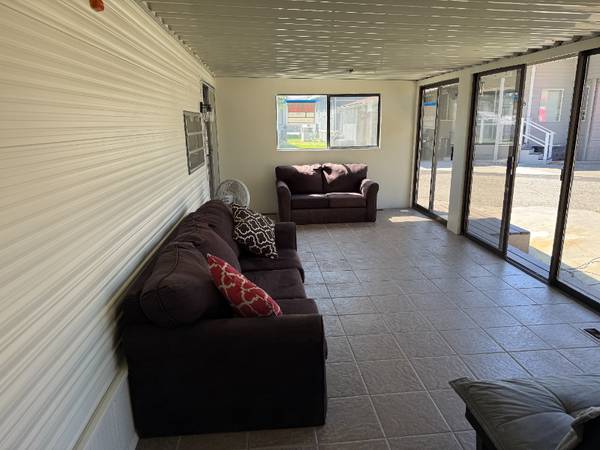 $1395.00 / 1br - 700ft2 - Unidad renovada en Crescent Bar Rd | Renta: $1395 | Disponible octubre de 202563690720150913121