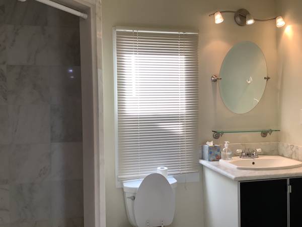 $3,600 / 2br - Lovely ranch style home in a beautiful trees line street (menlo park)63668028551041123