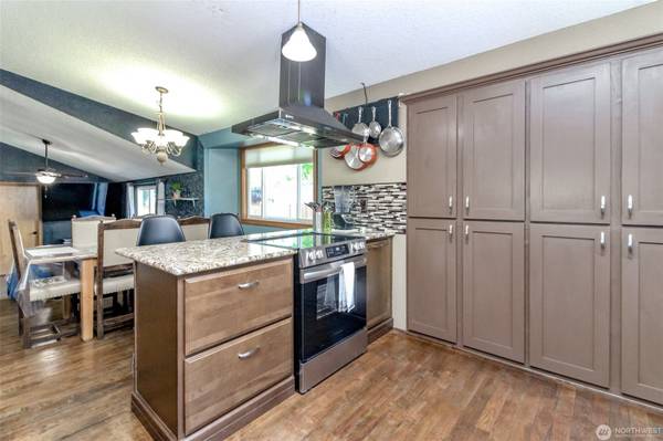 $2,800 / 3br - 1494ft2 - 15103 Westmore Dr E (Puyallup)63688586807553122