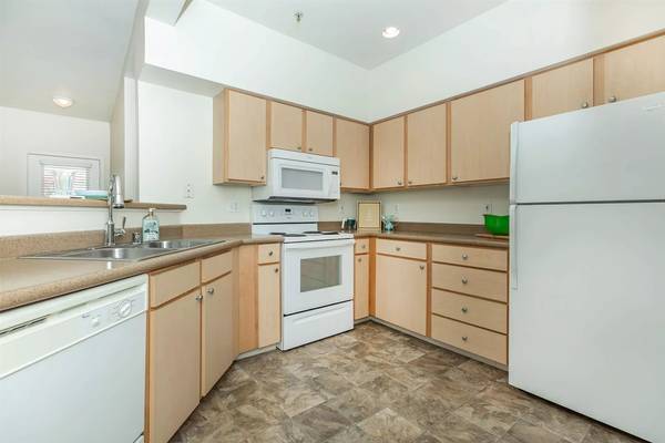 $2,757 / 2br - 1102ft2 - Elevate every moment, every day: Your 2 BR, 2 BA home awaits. (Bothell)63850642117633122