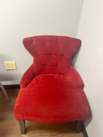 Red Tufted Velvet Accent Chair 1