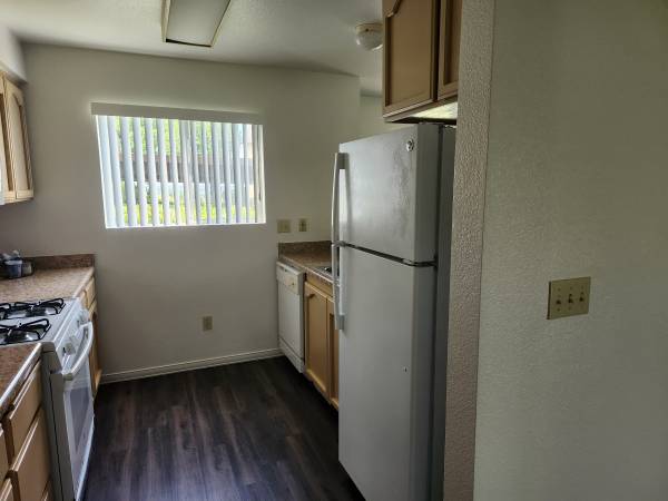 $1,835 / 2br - 1000ft2 - Downstairs two bedroom (Hilltop Drive)63972530819458121