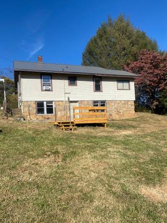 $1,200 / 1br - 900ft2 - house in Candler (Candler)64029203290499123