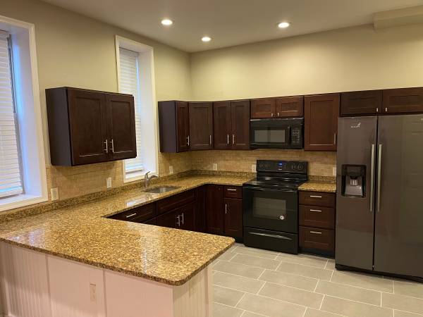 $2,200 / 4br - 4 bedroom apartment $2200. month (allentown)64010163367426121